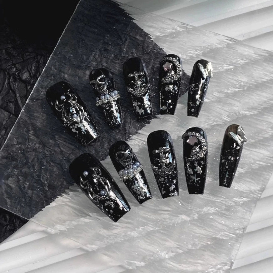 Obsidian Relic – Gothic Black 3D Press-On Nails