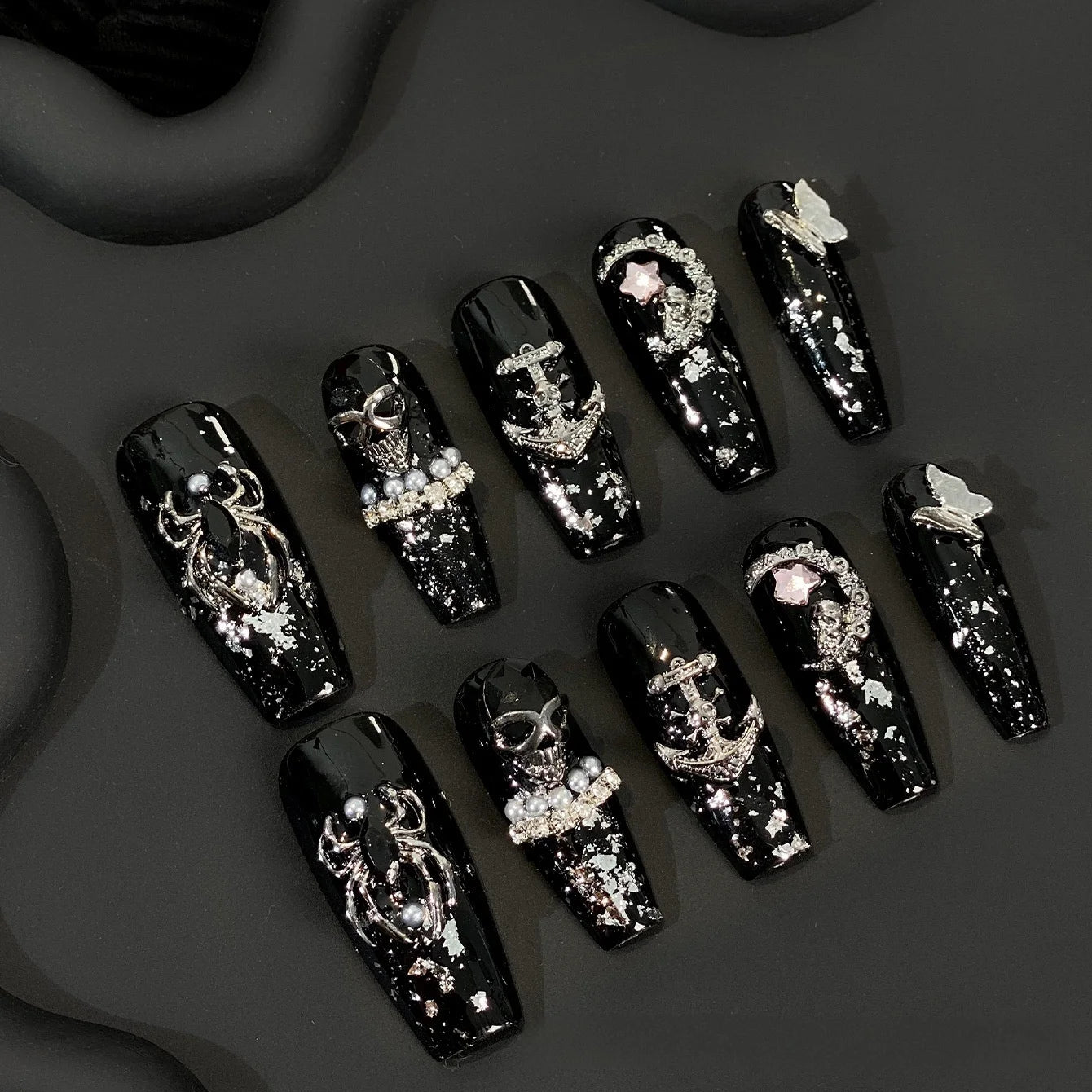 Obsidian Relic – Gothic Black 3D Press-On Nails