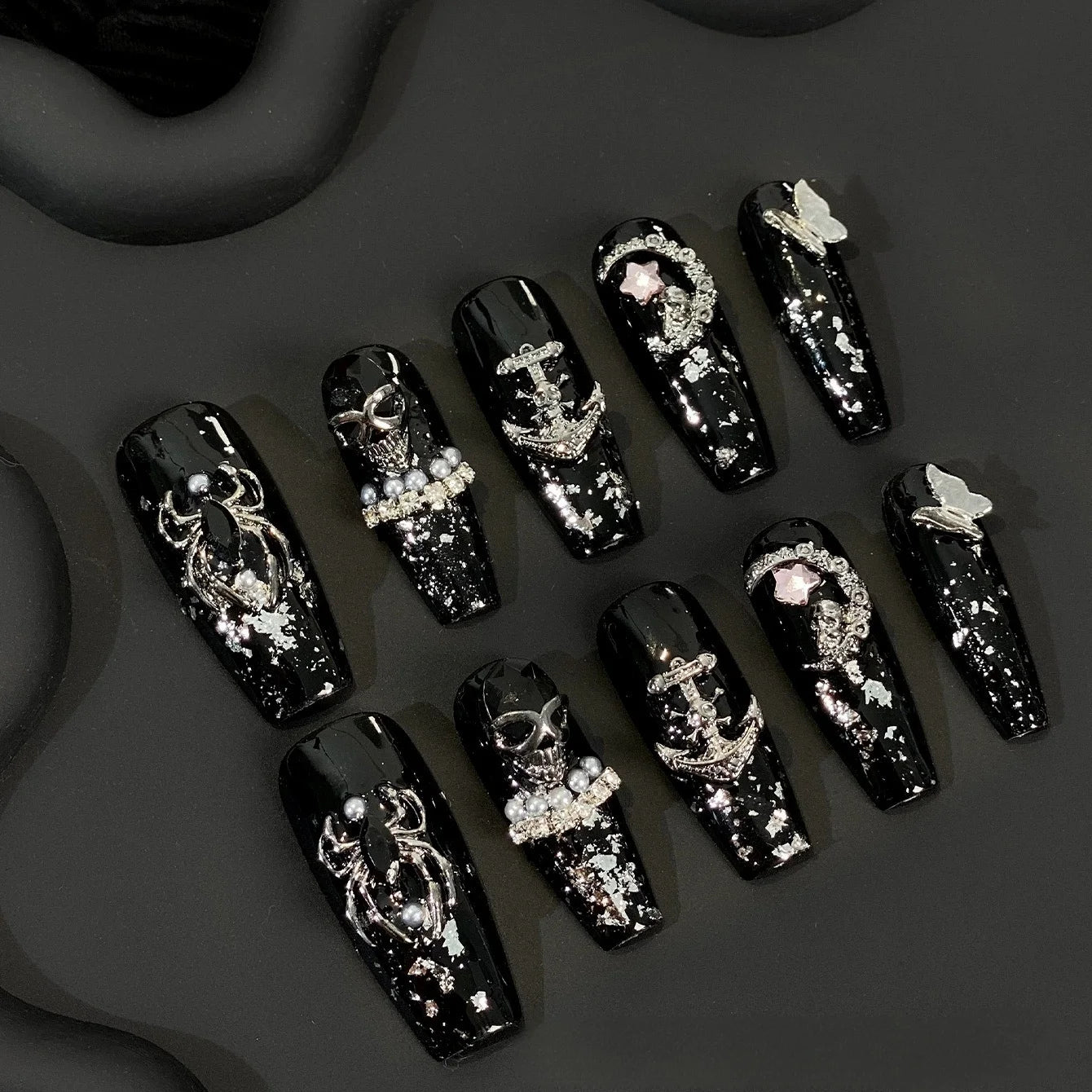 Obsidian Relic – Gothic Black 3D Press-On Nails