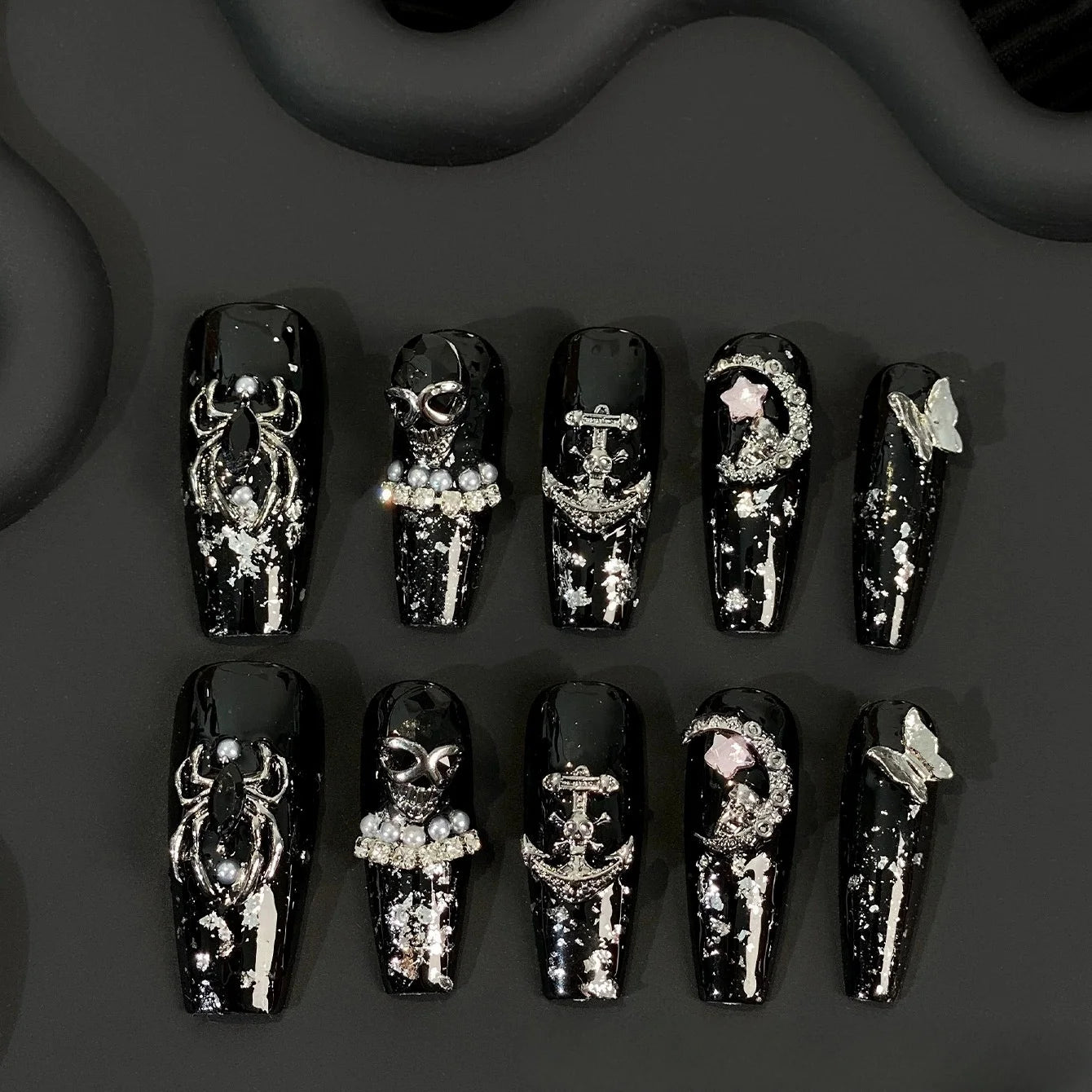 Obsidian Relic – Gothic Black 3D Press-On Nails